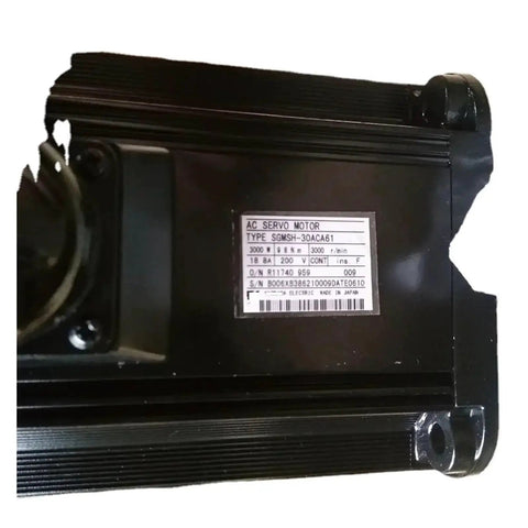 Front view of CHUNYE 3kW AC servo motor SGMSH-30ACA61, black ribbed housing with mounting flanges.