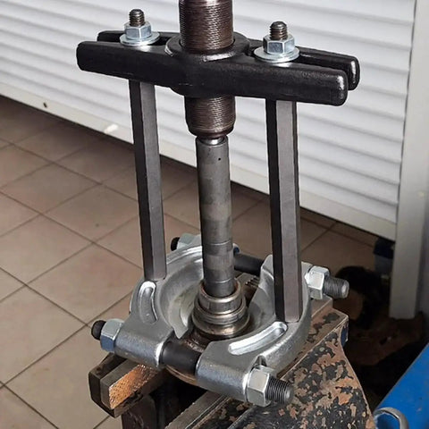 Heavy Duty Bearing Puller And Gear Pinion Splitter with one half to five and three quarter inch jaw spread in use on automotive part