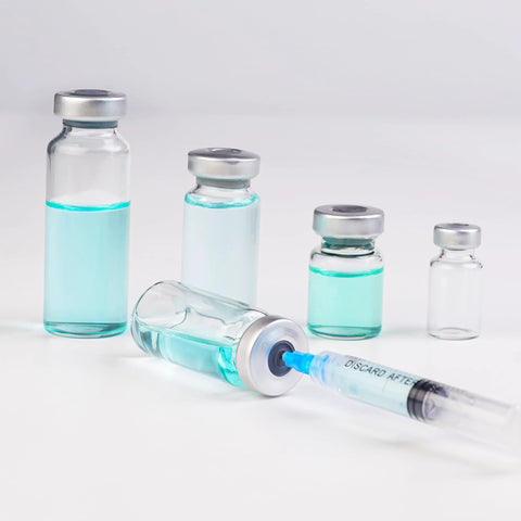5ml glass injection vials with self-healing ports, transparent sealed; set of 5 with blue liquid and syringe nearby