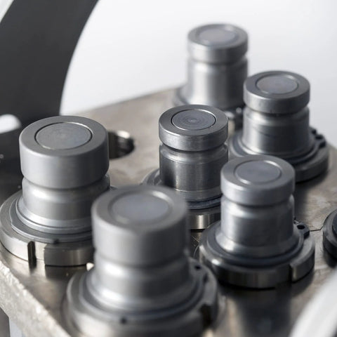 Amazon 3/8 in flat-face hydraulic quick-connect couplers with dust caps, ISO 16028, 3/8 in NPT, metal gray