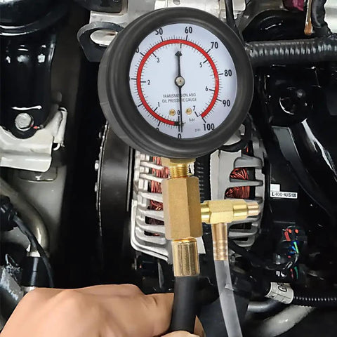 Fuel Pressure Test Kit 0 To 100 PSI With SAE Adapters For Universal Engines showing gauge in use