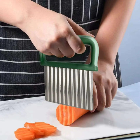 Crinkle Cutter For Veggies And Potatoes With Protective Case And Handle Stainless Steel Wave Cutter For Carrot Slicer French Fry Cutter Onion Chopper Green Durable 0.02 Inch Blade Measures 3.54 By 2.75 Inches cutting carrot