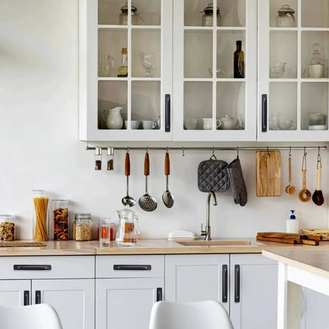 Modern kitchen with 12 Pack Matte Black Cabinet Handles 5 Inch 128 mm Aluminum Drawer Cupboard Pulls installed on white cabinets.