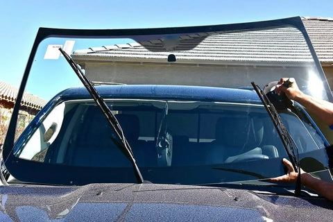 Man using Six-Inch Vacuum Suction Cups With Metal Handle, Beefed-Up Heavy-Duty Handheld Lifting Cups For Flat And Curved Surfaces on car windshield