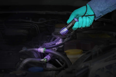 Car Leak Detection Kit For AC And Auto Fluids With Oil Based Dye, UV Light, Injector Syringe, R134A Hose Coupler in action