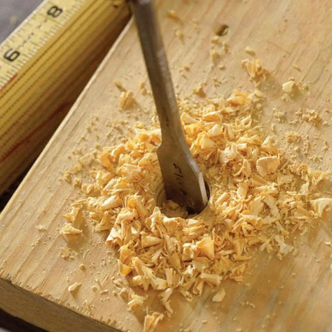 Swift Bore Wood Spade Bit For Plywood Hardwood And Softwood Three Quarter By Six Inch High Carbon Steel Double Fluted Chip Removers For Fast Clean Cuts Heat Treated To Rockwell Hardness 47 To 52 1 Bit Per Card By IVY Classic boring into plywood with wood chips around
