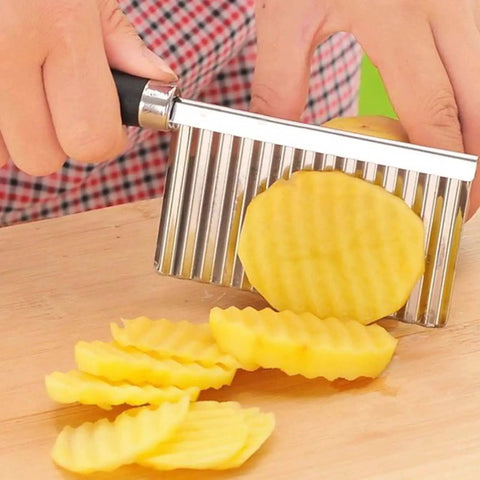 Crinkle Cutter Wavy Knife For Veggies And Fruits Stainless Steel Blade With Ergonomic ABS Handle slicing potato on board