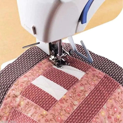 Honbay quilting guide bar for Brother/Singer/Janome, attached to a sewing machine, guiding pink patchwork quilt.