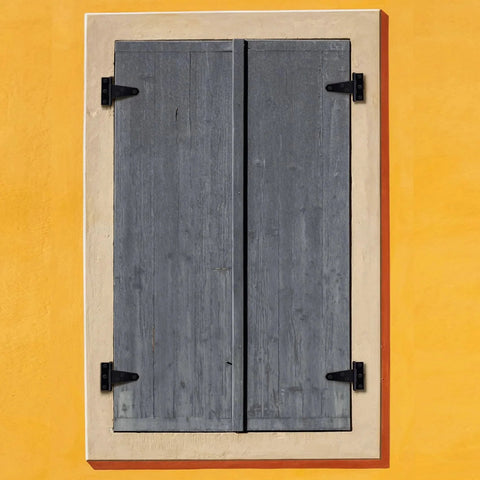 Outdoor wooden shutter with 10 Pack 2 Inch Matte Black T Strap Shed Hinges For Barn Doors And Gates Heavy Duty Strap Hinges
