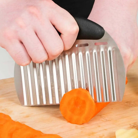 Person using Two Pack Large Crinkle Cutters Heavy Duty Stainless Steel Crinkle Cutter With Ergonomic Non Slip Handle on a carrot
