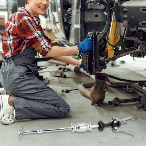 Mechanic using 3 Jaw Gear Bearing Puller Set For Automotive Maintenance Internal And External Gear And Pulley Removal