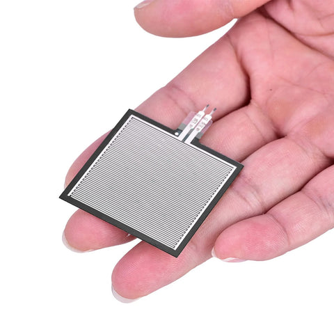 S40 ST Kraftsensor pressure sensor pad, thin film force sensor with interdigitated electrodes held in hand (front view)