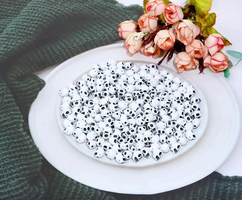 Plate with 200 Pcs Halloween Skull Beads Acrylic Skeleton Head Spacers For Bracelets Earrings Necklaces Jewelry Making DIY Crafts Ghost Charms