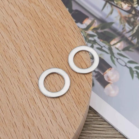 30Pcs Flat Washers 304 Stainless Steel 10x16x1mm Door Hinge Gaskets on wooden surface