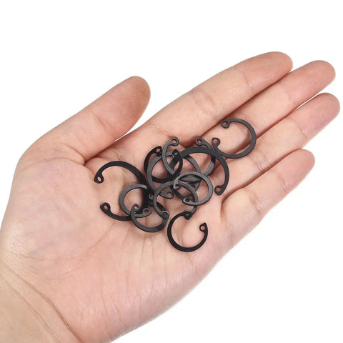 Hand holding internal retaining ring circlip assortment set 280 pcs 65Mn steel snap rings in 10 sizes for auto and machinery projects.