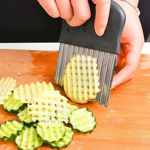 Hand using 2 Pack Crinkle Cutter And 2 In 1 Vegetable Peeler Set With Stainless Steel Blades Wavy Potato Cutter on cucumber slices