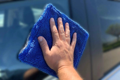 Hand cleaning car window with Dual Side Microfiber Towel 8x8 Twist And Plush For Glass Cleaning Blue Gray