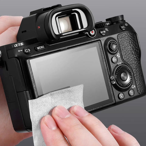 Cleaning camera screen with Camera Lens Cleaning Kit For Mirrorless And DSLR With Lens Pen Blower cloth