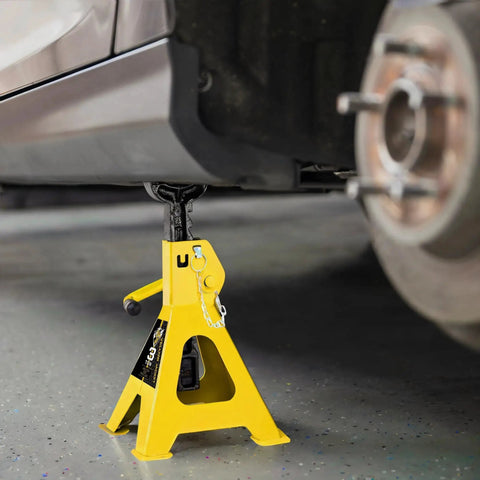 3 Ton Heavy Duty Car Jack Stands With Double Locking And Large Foot Base For SUVs supporting vehicle