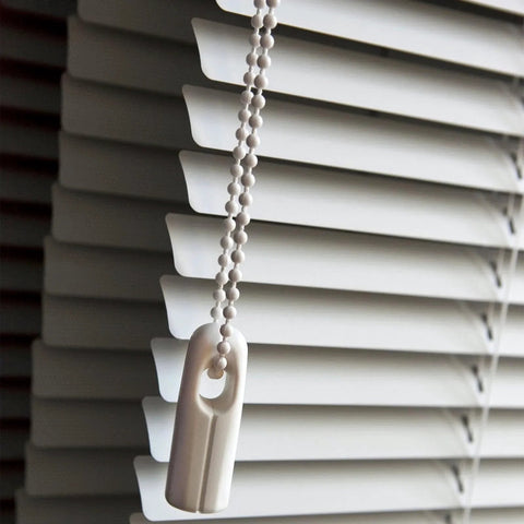 10 Meter Bead Chain Cord for Roller Blinds with 4.5mm Bead Diameter and 17 Pearls Per 100mm, white cord close-up