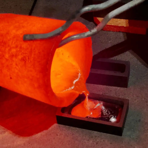 Casting molten metal into 4 Pack 1Kg Graphite Ingot Molds For Casting Gold Silver Aluminum Copper Brass High Density 99.9 Percent Graphite For Easy Release And Precise Refining Ideal For Metal Melting Tools And DIY Casting By Nelyrho