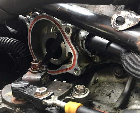 Vacuum Pump Rebuild Seal Kit For VW And Audi 2.5L 07K145100C installed on engine showing detail of seal placement