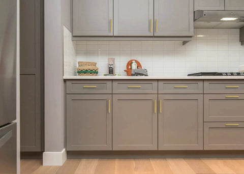 Modern kitchen with 30 Pack 5 Inch Square Cabinet Handles In Brushed Brass Finish Stainless Steel Kitchen Hardware Pulls.