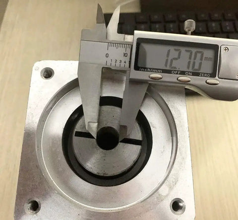 Caliper measuring 12.7mm on planetary gearbox 20 to 1 gear head Nema 34 with one half inch input shaft
