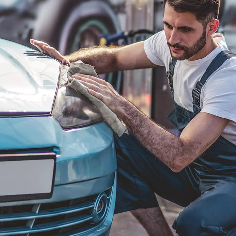 Mechanic using Recycled Multipurpose Industrial Wiping Cloths 49 Lb Pack Assorted Colors on car headlight for oil cleanup