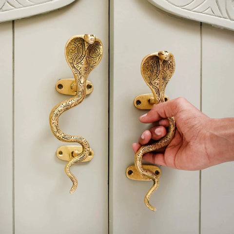Cobra Snake Themed Brass Cabinet Pulls With Antique Gold Finish For Cabinets And Drawers Decorative Door Handles For Vintage Style Interiors Including Kitchens And Dressers 1 Pair For Classic Homes