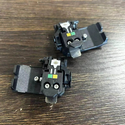 SP03 Sheath Clamp Fiber Holder Chuck Fixture For Fusion Splicers FSM 90R FSM 88R FSM 90S front view, durable construction