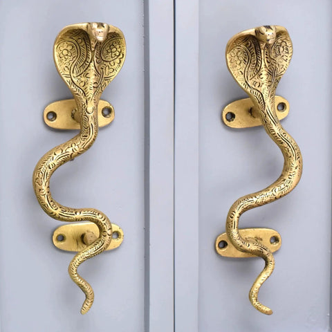 Cobra Snake Themed Brass Cabinet Pulls With Antique Gold Finish For Cabinets And Drawers Decorative Door Handles For Vintage Style Interiors