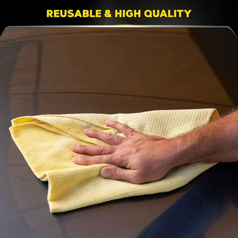 Hand using Water Magnet Microfiber Car Drying Towel Ultra Plush And Highly Absorbent Scratch Free Big Microfiber For Cars Quick Drying