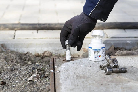 Hand applying Anti Seize High Tech Assembly Paste 450 G Metal Free High Temperature Resistant For Corrosion Protection