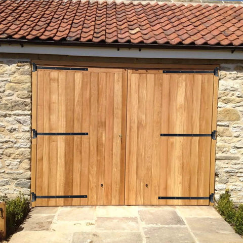 18-Inch Matte Black Barn Door Hinges, Heavy Duty 4mm Thick Iron Gate Hinges installed on wooden doors, ideal for sheds and barns.