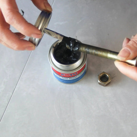 Molybdenum Disulfide Anti-Seize Thread Lubricant For Bolts And Screws, Automotive High Temp Brake Cams Grease in jar