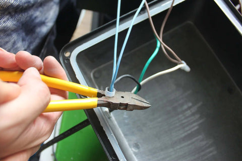 1000Pcs CE2 Closed End Wire Crimp Connectors Protective Cap Nylon Crimp Cap With Tin Plated Copper Ferrule Terminal in use