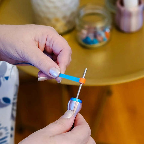 Using Quilling Bead Roller Tool Set With Slotted Winding Pins In Three Sizes for DIY Paper Jewelry Making with color-coded base