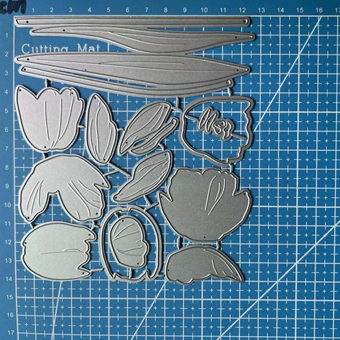 Flower Die Cut Set on cutting mat, 12.2x10.9 cm, silver carbon steel for card making and scrapbooking, includes metal cutting dies.