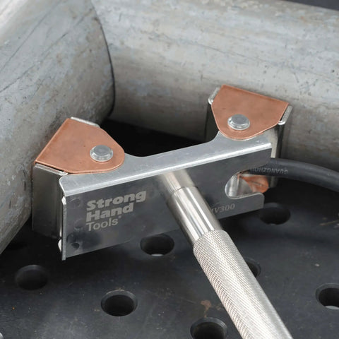 Hi-Temp Grounding Magnetic V-Pad With Pure Copper Contact For Welding Fixtures And Grounding, 500 Amp, aluminum handle