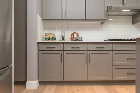 Modern kitchen with 30 pack 6 inch brushed nickel stainless steel cabinet pulls for cupboards and cabinets, easy installation, modern look.