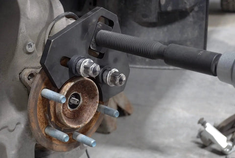 Hub Remover Tool for Frozen Hub Assemblies fits most 5, 6 and 8 lug hubs on cars and trucks with 1/2 inch driving plate in use