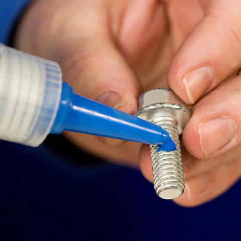 Applying Medium Strength Removable Threadlocker for Threaded Fasteners Blue 250 ml Bottle on metal bolt threads