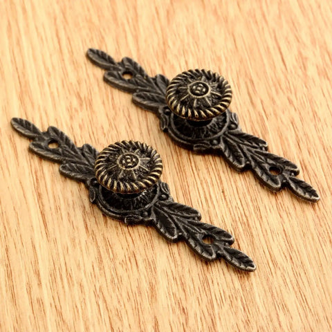 Two Piece Set Antique European Flower Handle Pull In Antique Bronze Finish Zinc Alloy Mini Knob With Four Screws on wooden surface