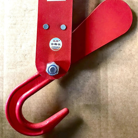 Close-up view of One Ton Alloy Steel Forging Automatic Disengaging Hook Rigging Ring Eye Hook for chemical industry.