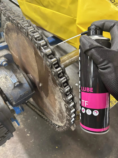 Applying Dry Film Lubricant Lube TF For Industrial Machinery And Moving Parts Long Lasting Non Staining Wear Reduction Anti Corrosive Aerosol Lubricant For Maintenance And Lubrication Multipurpose Industrial Grade Solution 500ml to gears