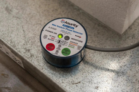 Wet Switch Flood Detector With Hydrophilic Pad And Integrated Feet, Top Notch Water Sensor, 8x1.55x9.6 inches on metal surface