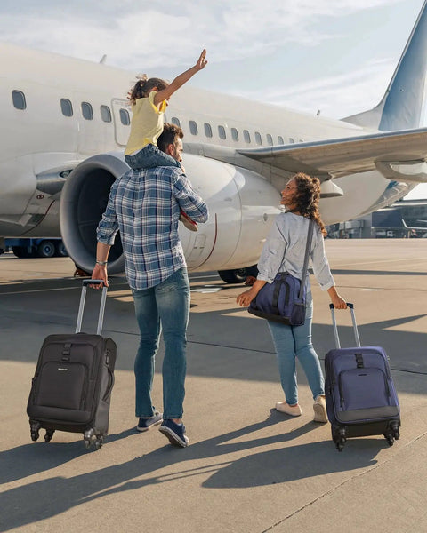 Family at airport with Expandable 20 Inch Carry On Luggage Airline Approved With Spinner Wheels Lightweight Carry On Suitcase in Black BagSmart