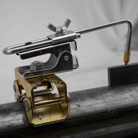 Grasshopper Magnetic Welding Finger With Brass Tip And Spring Loaded Arm Adjustable Length Anti Tipping Bolt 35 Lb Magnetic Pull V Pad Base Ideal For Tack Welds Small Parts Like Nuts Bolts Thin Plates AGH230 on metal pipe.