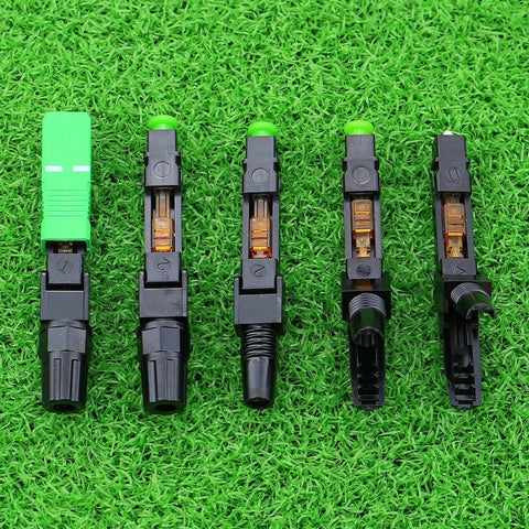 Five SC APC FTTH optical fiber quick connectors with green and black housings and orange contacts.